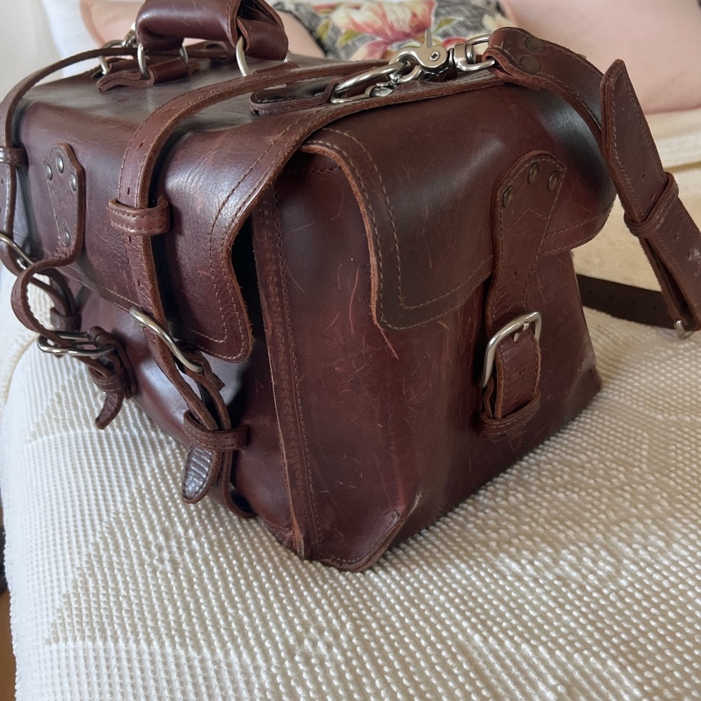 Saddleback leather - side pocket leather duffel bag. - Picture 2 of 14